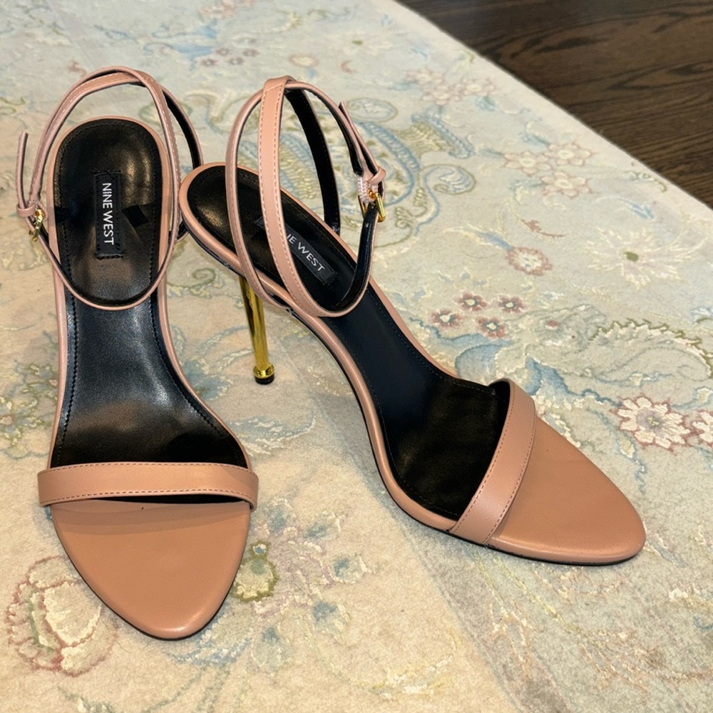 Nine West nude Reina strappy sandal. Size 10. Brand NEW